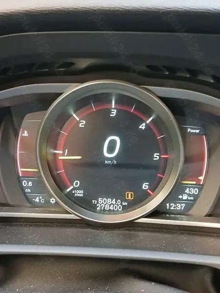 Second-hand Volvo V40 113 CP (83 kW) 2015 Alb Berlinǎ