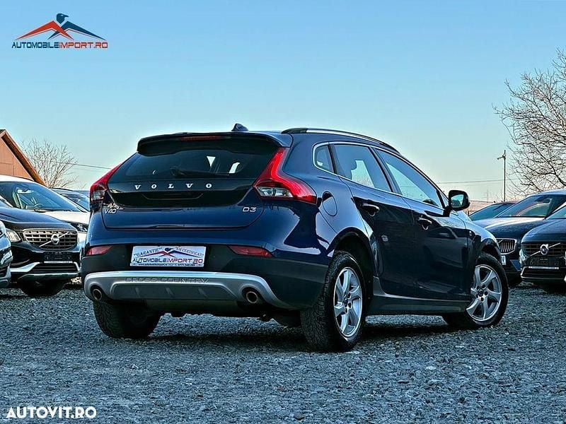 Second-hand Volvo V40 Ocean Race 150 CP (110 kW) 2016 Culoarealbastru Hatchback