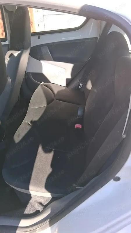 Utilizat 2011 Toyota Aygo Hatchback | 2.400 EUR - Imagine 1/3