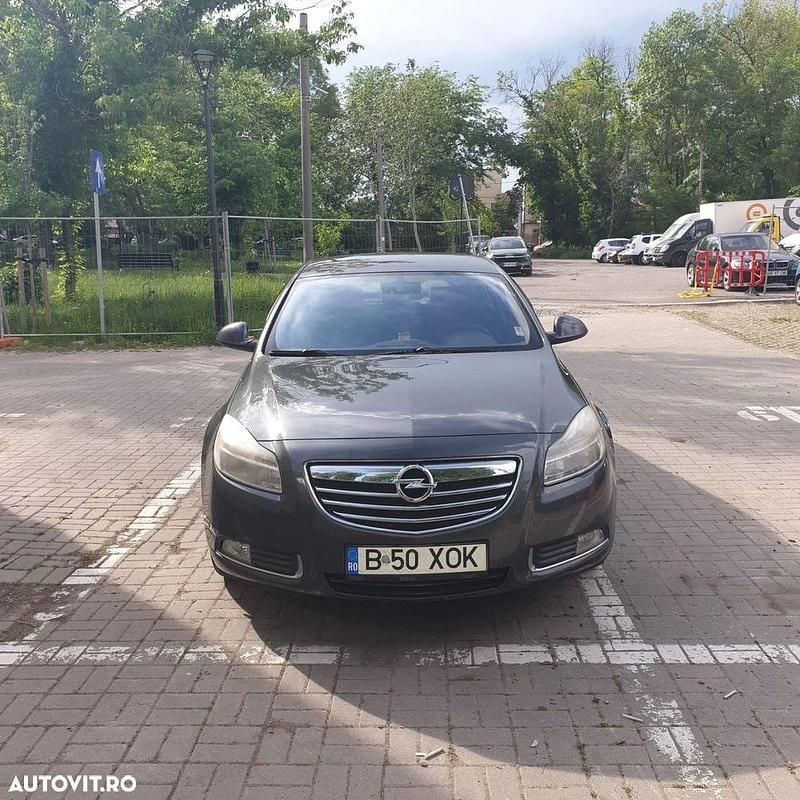 Second-hand Opel Insignia 140 CP (102 kW) 2011 Culoaregri Berlinǎ