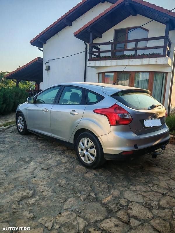 Argint Utilizat 2013 Ford Focus Trend Hatchback | 5.300 EUR (Preț OK) - Imagine 1/4