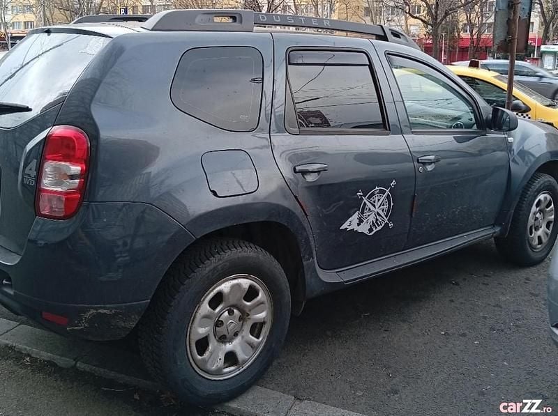 Gri Utilizat 2014 Dacia Duster SUV | 6.700 EUR (Preț bun) - Imagine 1/4