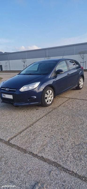 Culoarealbastru Utilizat 2013 Ford Focus Trend Hatchback | 3.100 EUR (Super Preț) - Imagine 1/4