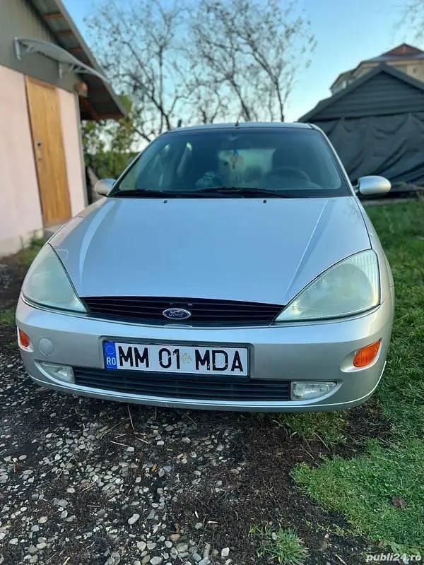 Gri Utilizat 2001 Ford Focus Hatchback | 5.000 EUR - Imagine 1/4