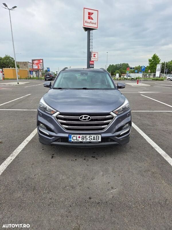 Gri Utilizat 2015 Hyundai Tucson SUV | 16.500 EUR (Puțin scump) - Imagine 1/4
