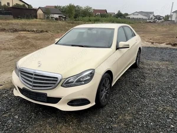 Utilizat 2015 Mercedes E220 Berlinǎ | 7.999 EUR - Imagine 1/4