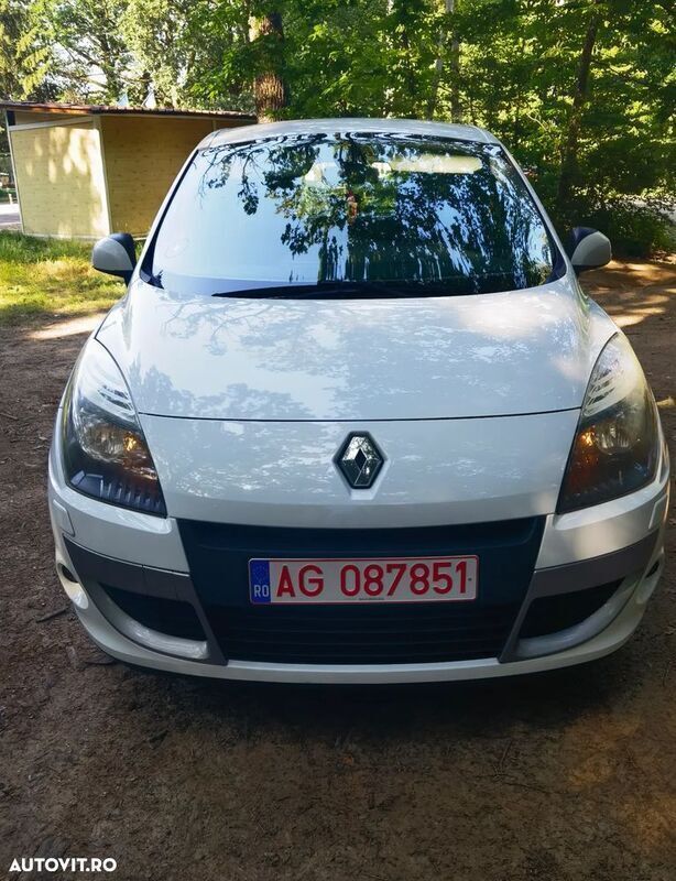 Alb Utilizat 2011 Renault Scénic III LIMITED Monovolum | 3.790 EUR (Preț OK) - Imagine 1/4