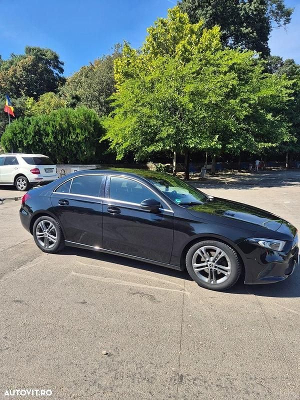 Culoarenegru Utilizat 2019 Mercedes A180 Berlinǎ | 17.800 EUR (Preț OK) - Imagine 1/4