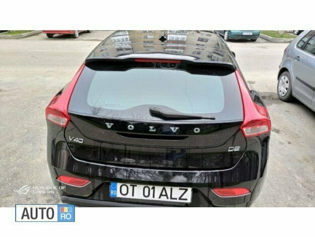 Second-hand Volvo V40 120 CP (88 kW) 2016 Negru Break