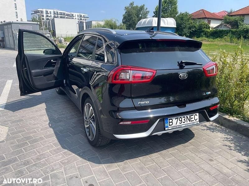Second-hand Kia Niro Comfort 141 CP (103 kW) 2016 Culoarenegru SUV
