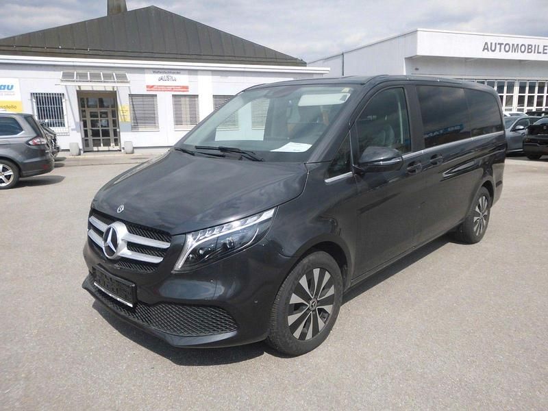 Utilizat 2024 Mercedes V220 Avantgarde Monovolum | 65.044 EUR - Imagine 1/1