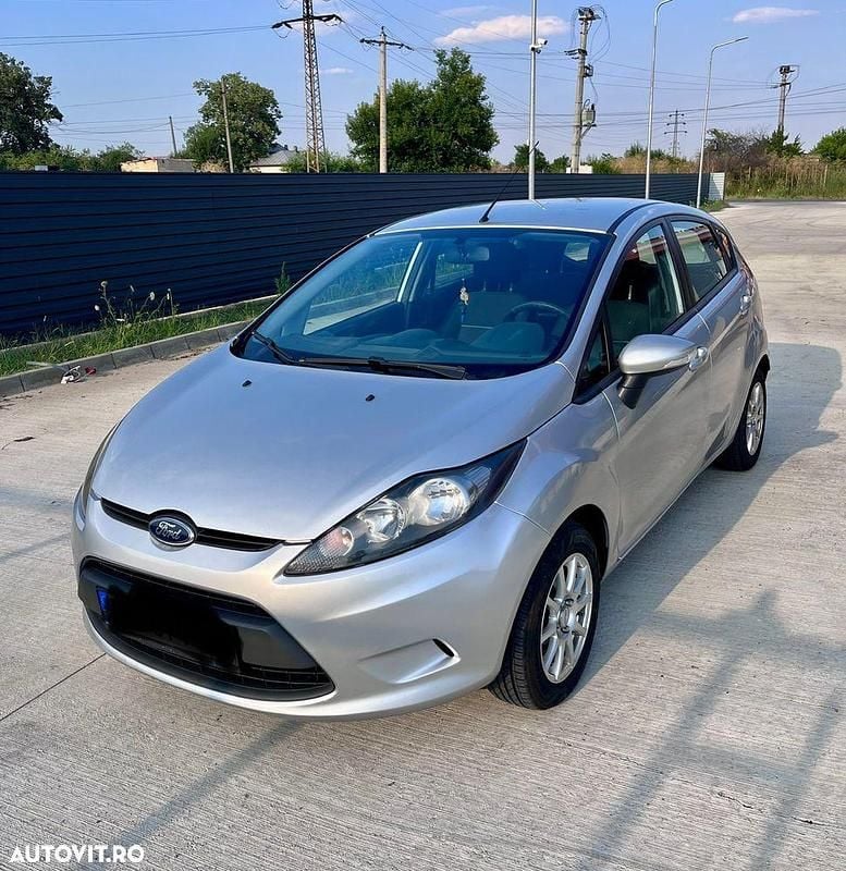 Gri Utilizat 2010 Ford Fiesta Hatchback | 3.400 EUR (Preț OK) - Imagine 1/4