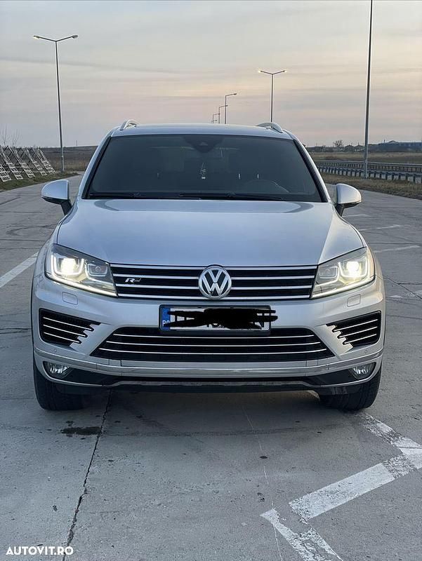 Culoaregri Second-hand 2017 VW Touareg SUV | 16.800 EUR - Imagine 1/4