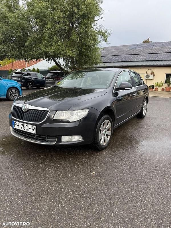 Culoarenegru Utilizat 2009 Skoda Superb Berlinǎ | 4.000 EUR (Preț bun) - Imagine 1/4