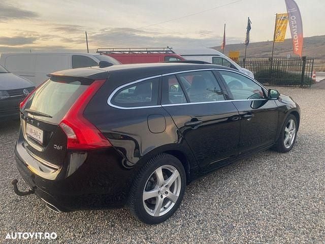 Second-hand Volvo V60 Momentum 280 CP (205 kW) 2015 Culoarenegru Break