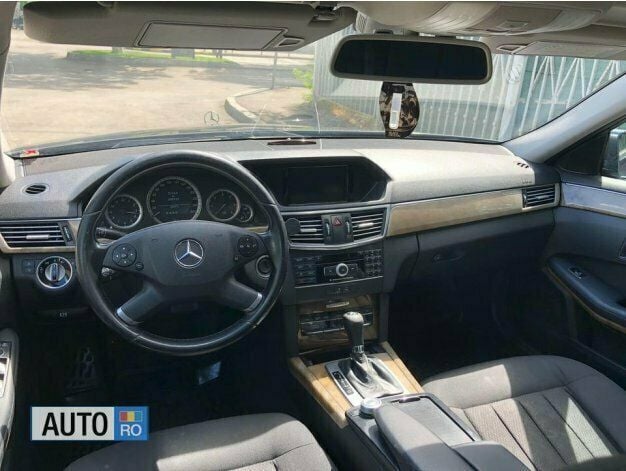 Second-hand Mercedes E200 136 CP (100 kW) 2011 Gri Berlinǎ