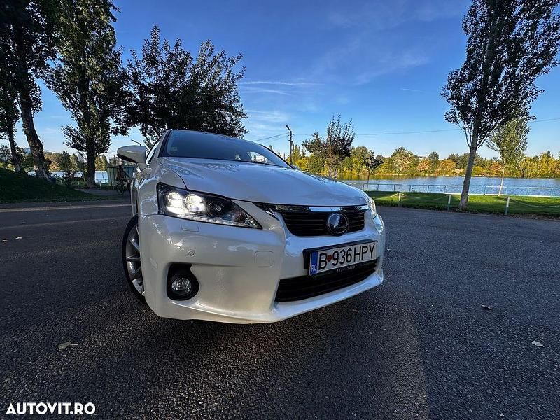 Culoarealb Utilizat 2011 Lexus CT200h Luxury Line Hatchback | 11.000 EUR - Imagine 1/4