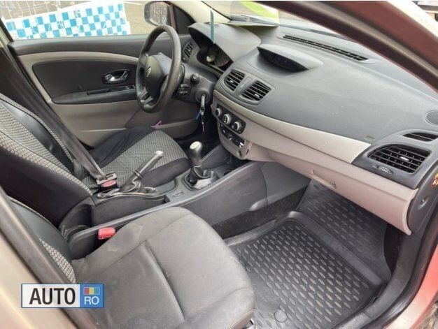 Second-hand Renault Fluence 66 kW (90 CP) 2012 Auriu Berlinǎ