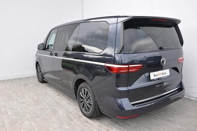Nouă VW Multivan Style 150 CP (110 kW) 2025 Albastru inchis  metalic Van