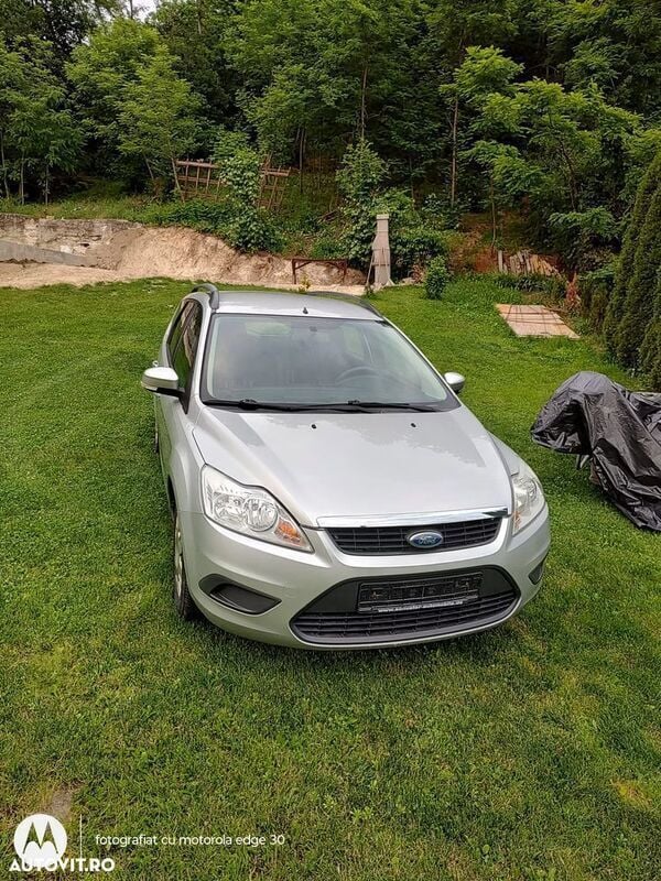 Gri Utilizat 2010 Ford Focus Style Break | 2.500 EUR (Preț bun) - Imagine 1/4