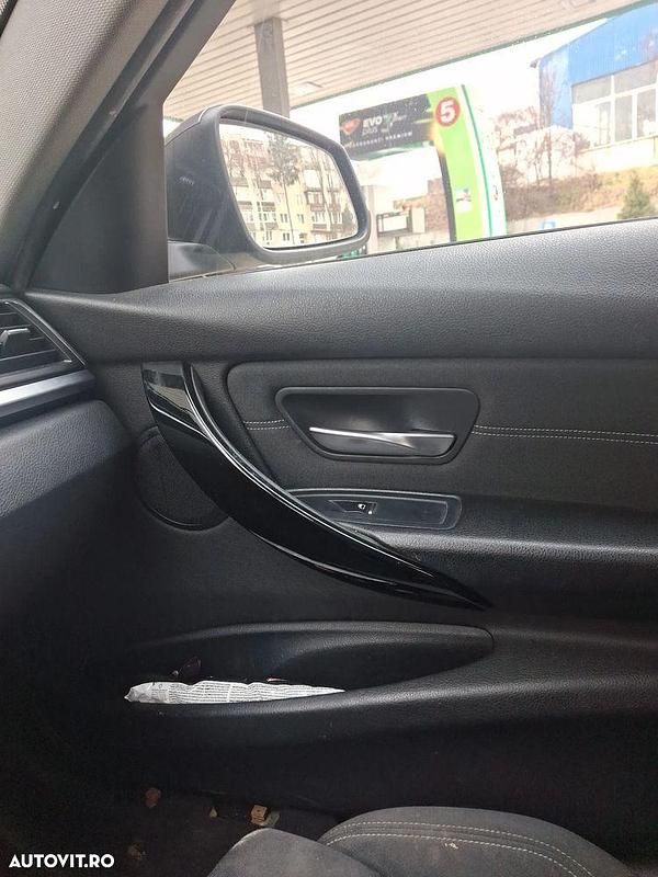 Second-hand BMW 318 Sport Line 143 CP (105 kW) 2016 Culoaregri Break