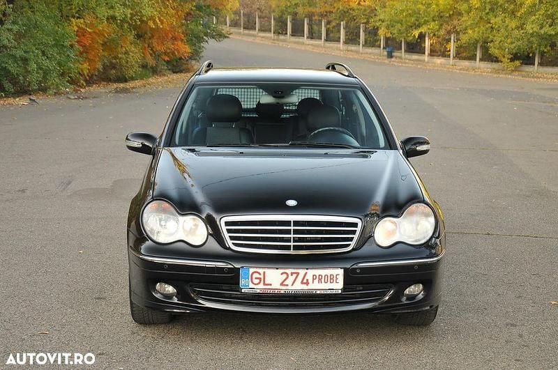 Culoarenegru Utilizat 2007 Mercedes C220 Avantgarde Break | 3.999 EUR (Preț OK) - Imagine 1/4