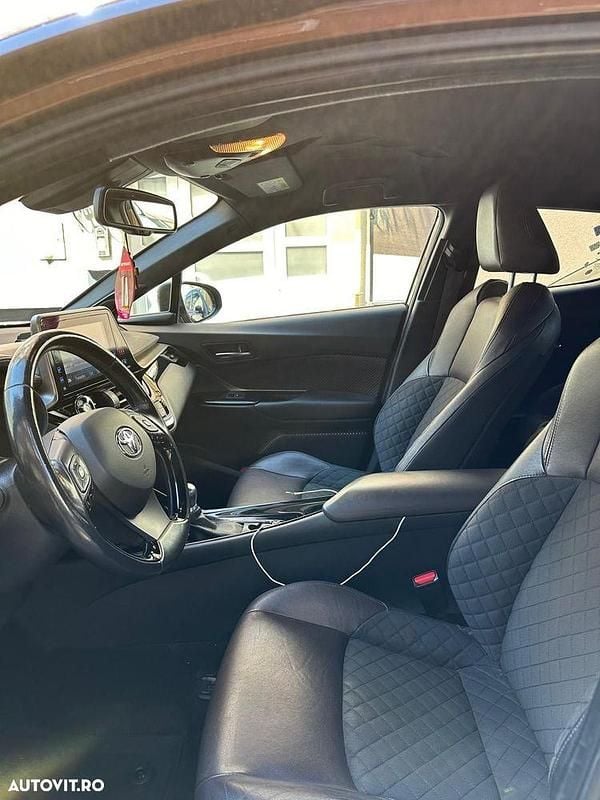 Second-hand Toyota C-HR 122 CP (89 kW) 2017 Culoaremaro SUV