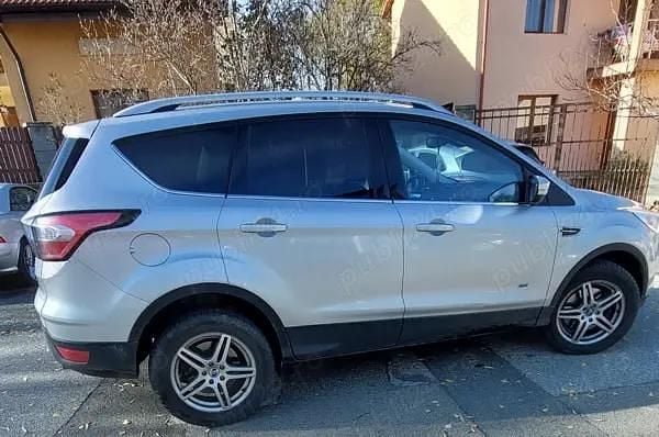 Gri Utilizat 2017 Ford Kuga SUV | 12.900 EUR (Preț bun) - Imagine 1/4