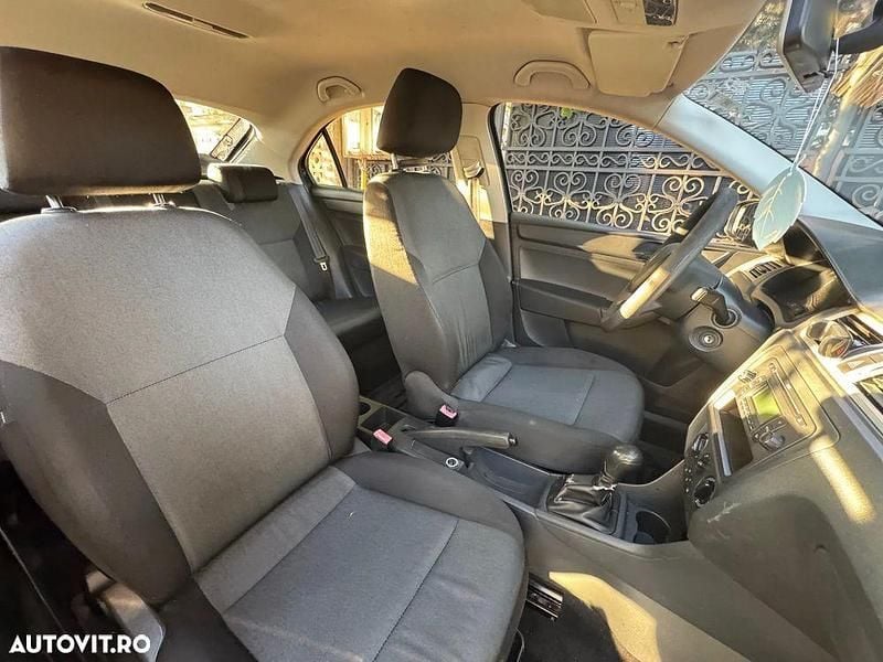 Second-hand Skoda Rapid Active 105 CP (77 kW) 2013 Culoarealbastru Hatchback