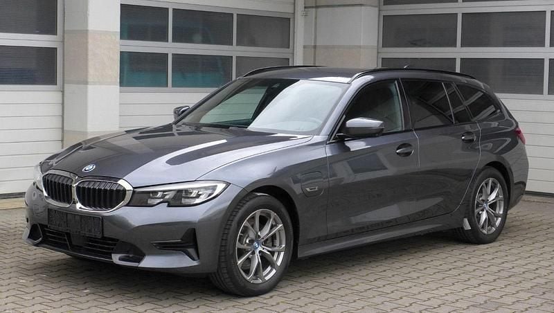 Utilizat 2022 BMW 320e Sport Line Break | 30.586 EUR (Preț bun) - Imagine 1/1