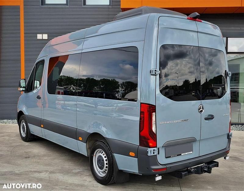 Second-hand Mercedes Sprinter 190 CP (139 kW) 2023 Culoarealbastru Van