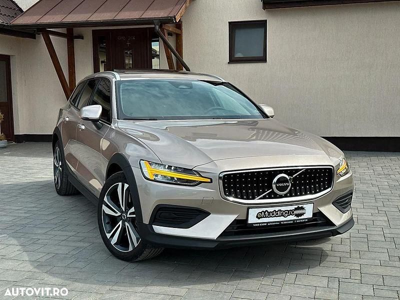 Galbeuriu Utilizat 2023 Volvo V60 CC Break | 39.999 EUR - Imagine 1/4