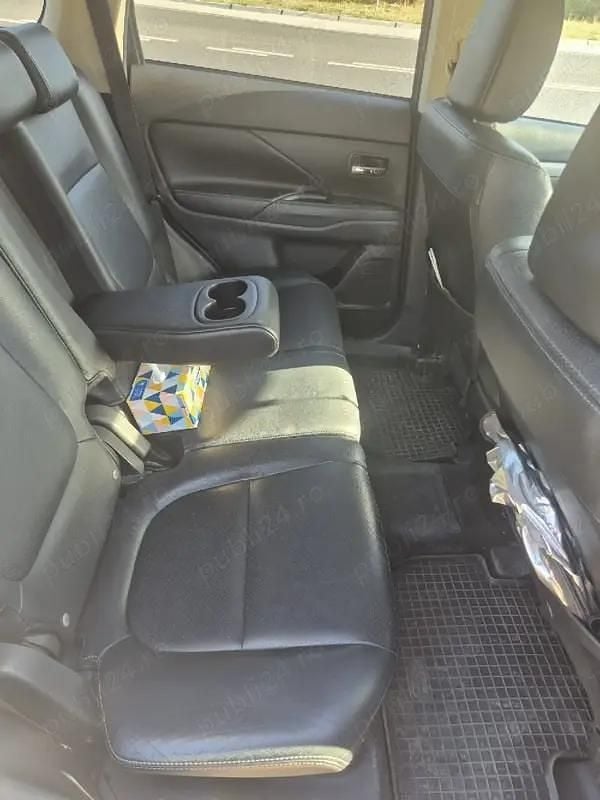 Second-hand Mitsubishi Outlander P-HEV 201 CP (147 kW) 2014 SUV