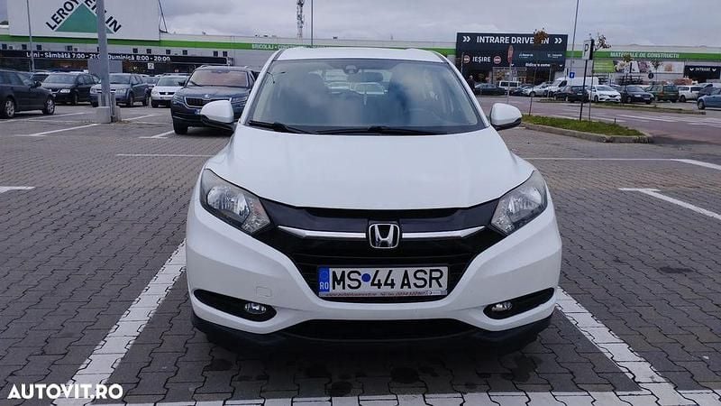 Second-hand Honda HR-V Comfort 120 CP (88 kW) 2017 Culoarealb SUV