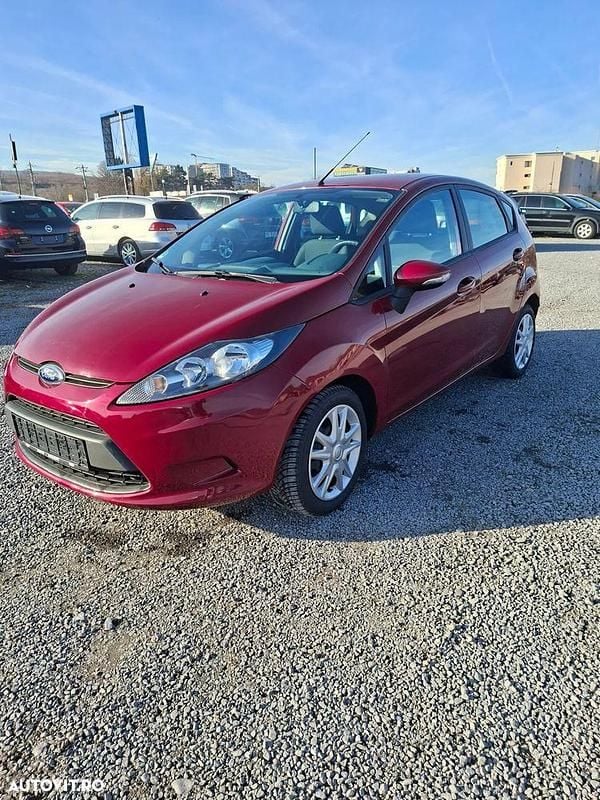 Second-hand Ford Fiesta Champions Edition 96 CP (70 kW) 2010 Culoarerosu