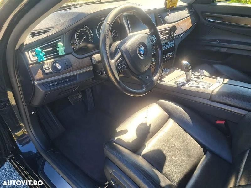 Culoarenegru Utilizat 2014 BMW 750 Comfort Edition Berlinǎ | 10.900 EUR - Imagine 1/4