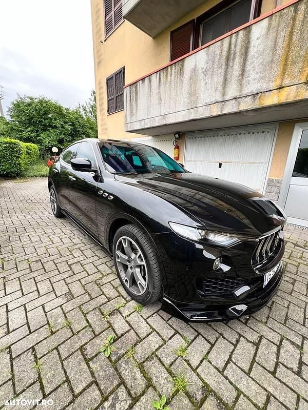 Second-hand Maserati Levante 430 CP (316 kW) 2017 Culoarenegru SUV