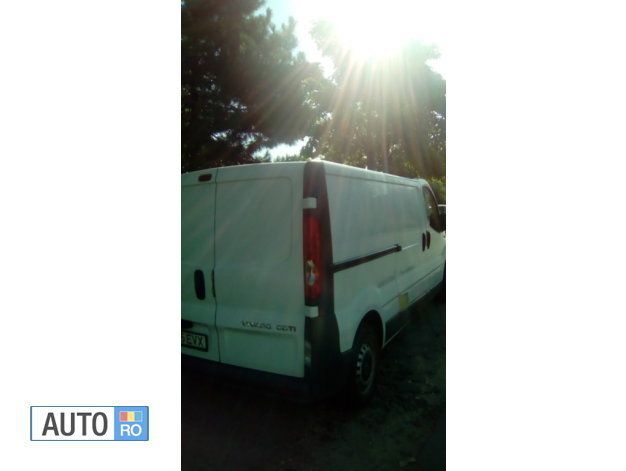 Second-hand Opel Vivaro 101 CP (74 kW) 2007 Alb Monovolum