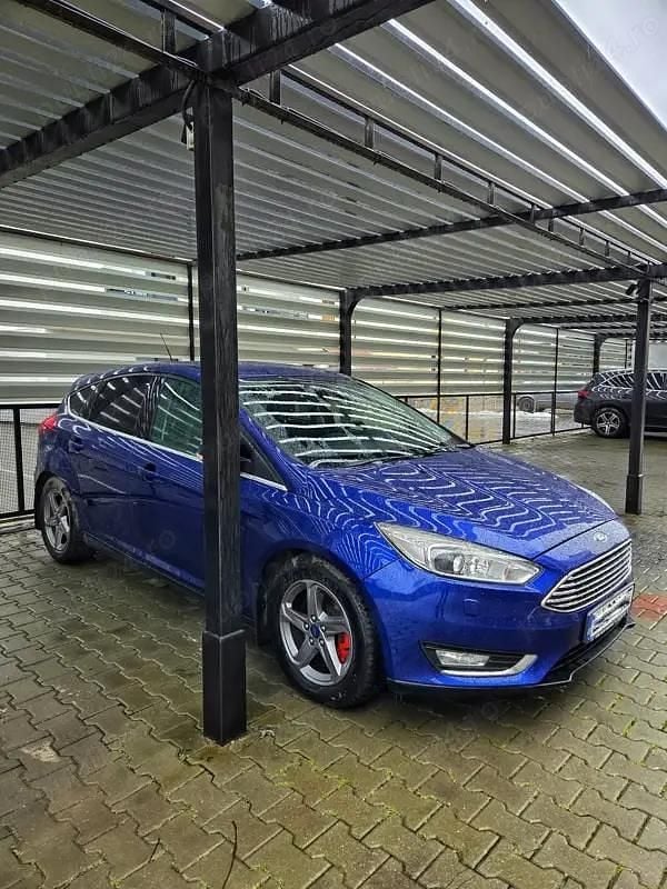 Albastru Second-hand 2016 Ford Focus Titanium Hatchback | 6.500 EUR (Preț bun) - Imagine 1/4