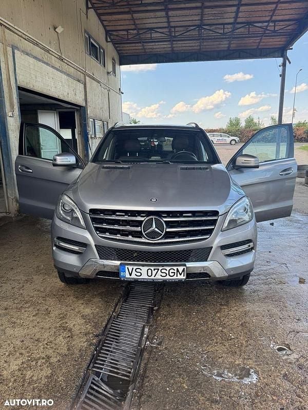 Culoaregri Utilizat 2011 Mercedes ML350 SUV | 13.500 EUR (Preț bun) - Imagine 1/4