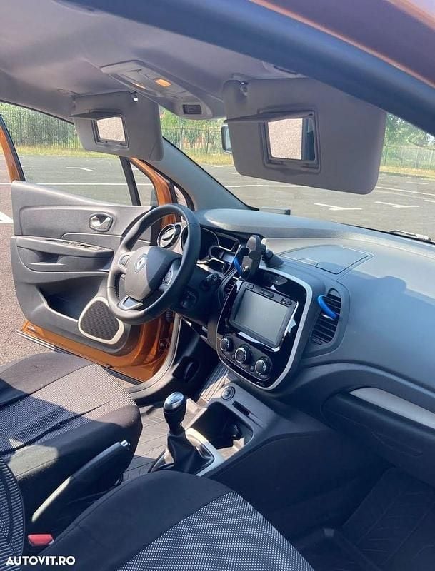 Second-hand Renault Captur Zen 90 CP (66 kW) 2019 Culoareportocaliu SUV