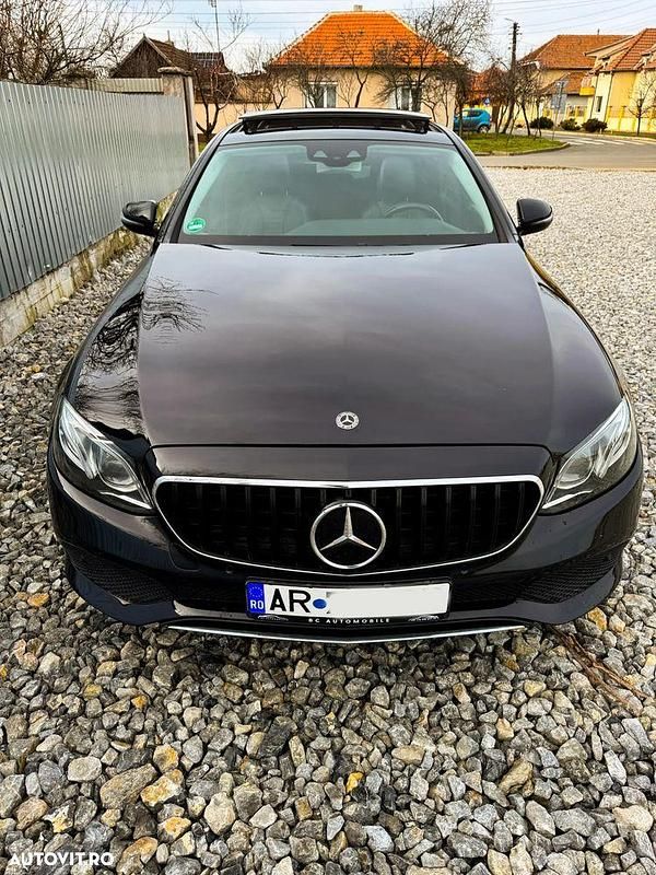 Second-hand Mercedes E300 306 CP (225 kW) 2020 Culoarenegru Berlinǎ