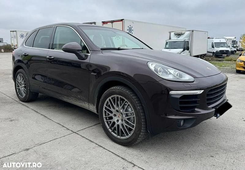 Culoaremaro Utilizat 2015 Porsche Cayenne SUV | 27.000 EUR (Super Preț) - Imagine 1/4