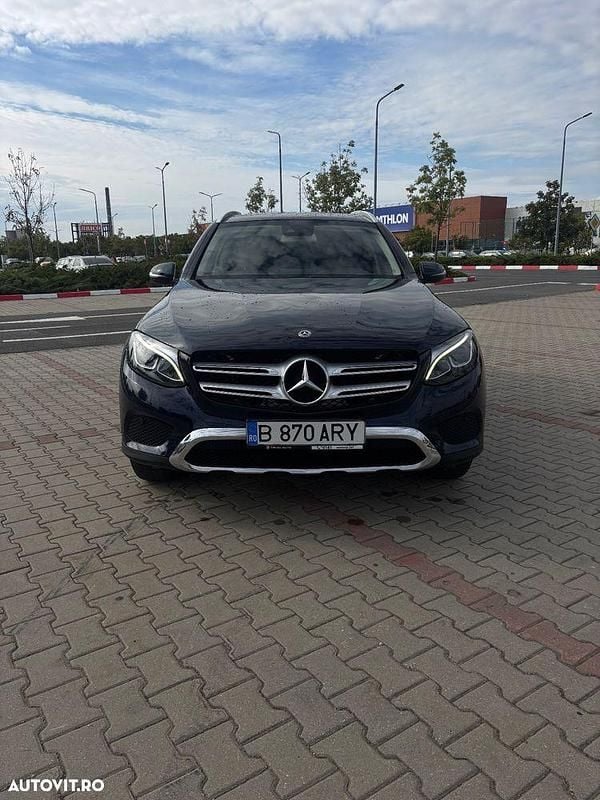Culoarealbastru Utilizat 2018 Mercedes GLC250 SUV | 25.000 EUR (Preț OK) - Imagine 1/4