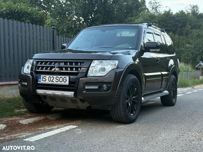 Culoaremaro Utilizat 2017 Mitsubishi Pajero SUV | 25.000 EUR - Imagine 1/4