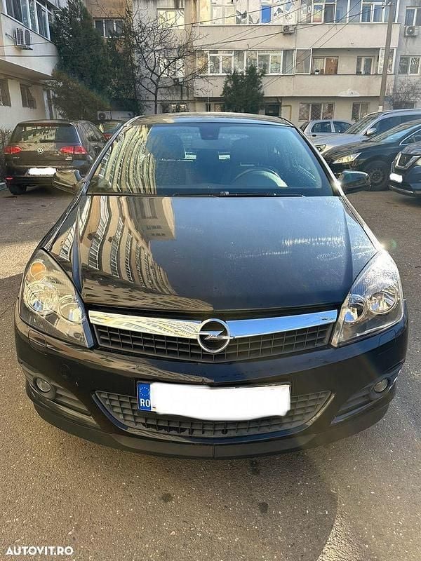 Second-hand Opel Astra Cosmo 116 CP (85 kW) 2008 Culoarenegru Hatchback