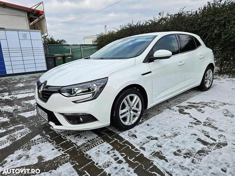 Culoarealb Utilizat 2019 Renault Mégane IV Zen Hatchback | 11.500 EUR (Preț bun) - Imagine 1/4