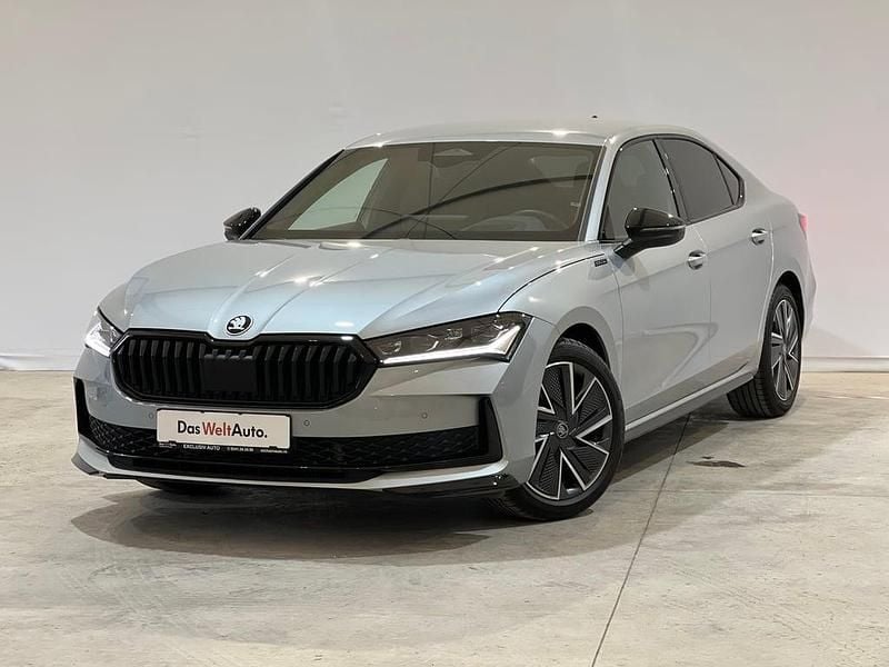 Argintiu metalic Utilizat 2025 Skoda Superb SportLine Berlinǎ | 42.108 EUR - Imagine 1/4