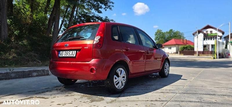 Second-hand Ford Fiesta Ambiente 68 CP (50 kW) 2007 Culoarerosu Hatchback