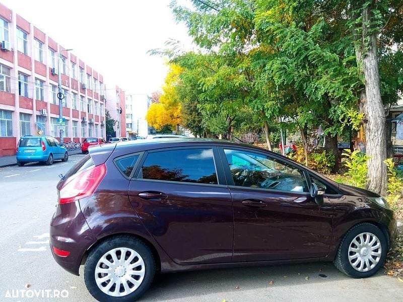 Culoarealte culori Utilizat 2009 Ford Fiesta Hatchback | 2.400 EUR (Preț bun) - Imagine 1/4